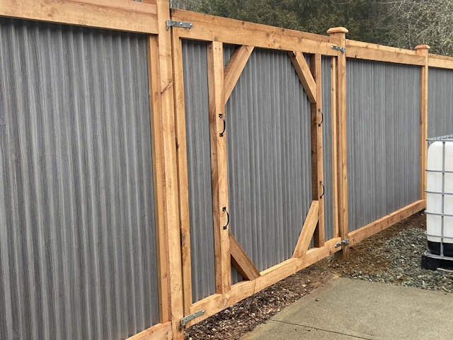 A fencing installation done by West Coast Fencing, displayed as a work sample.