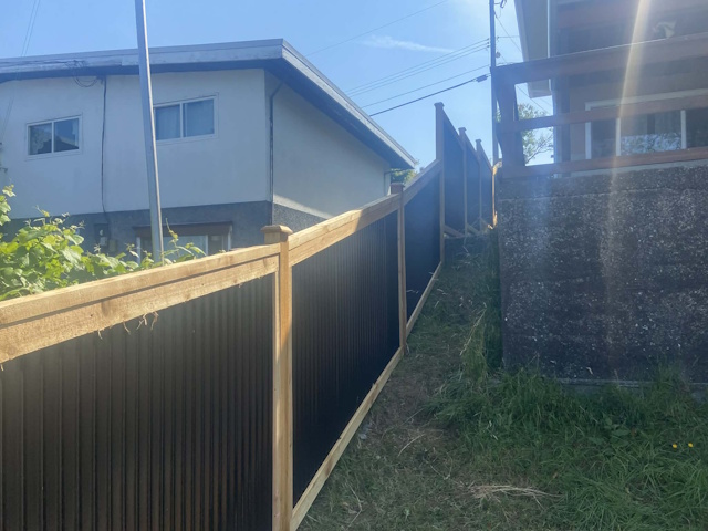 A fencing installation done by West Coast Fencing, displayed as a work sample.